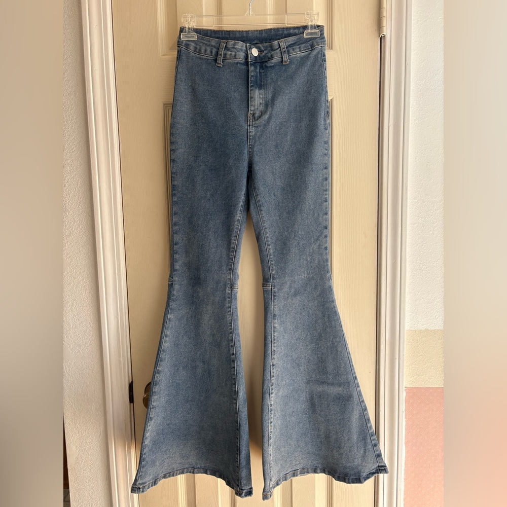 SHEIN Extreme Flare Bell Bottom Jeans Size 27 - Light Wash